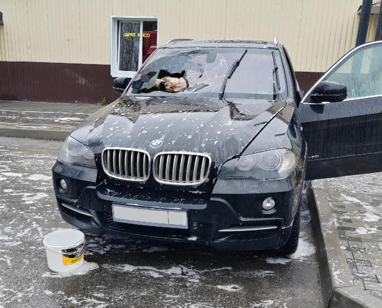 Люксовый автомобиль сгорел в Мурманской области Автомобиль