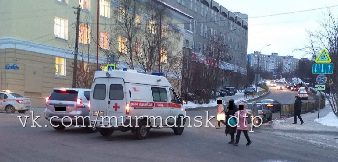 Скорая попала в ДТП на перекрестке в Мурманске ДТП