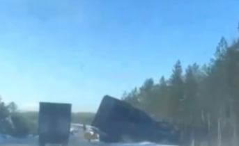 Улетевшая фура с трассы в Мурманской области попала на видео ДТП
