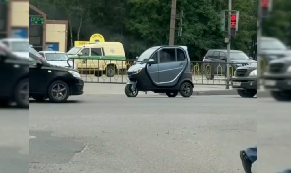 Необычный автомобиль Трискутер