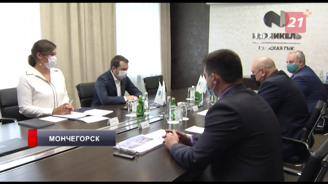 В преддверии Дня металлурга Андрей Чибис побывал на промплощадке в Мончегорске Андрей Чибис и Евгений Борзенко