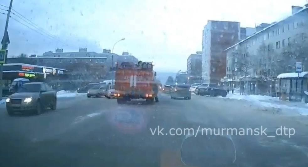 Последствия жесткой аварии в центре Мурманска попали на видео Авария