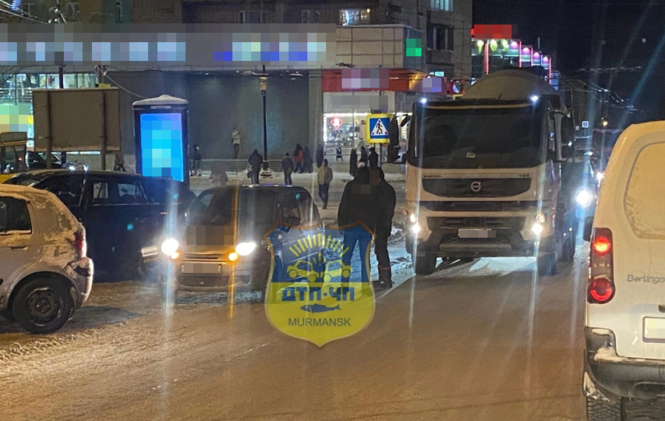 Из-за аварии в центре Мурманска водители встали в огромной пробке Авария