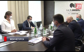 В преддверии Дня металлурга Андрей Чибис побывал на промплощадке в Мончегорске Андрей Чибис и Евгений Борзенко