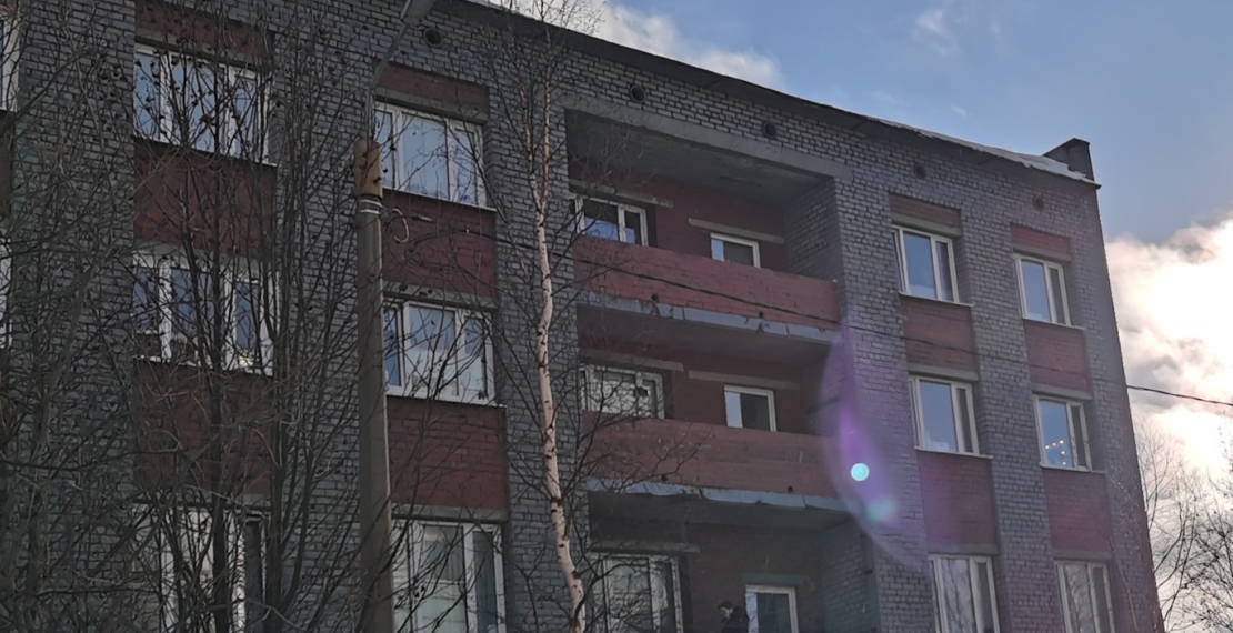 Директор организации в Мурманске сядет в тюрьму за смерть северянки от наледи Жилой дом