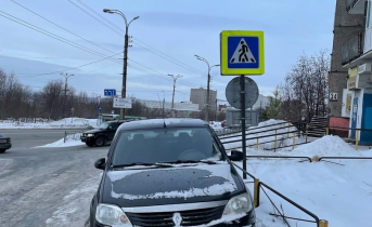 Мурманчан возмутила парковка водителя рядом с пешеходным переходом Парковка