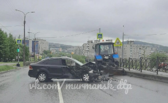 На трассе в Мурманске произошла жесткая авария с участием трактора ДТП