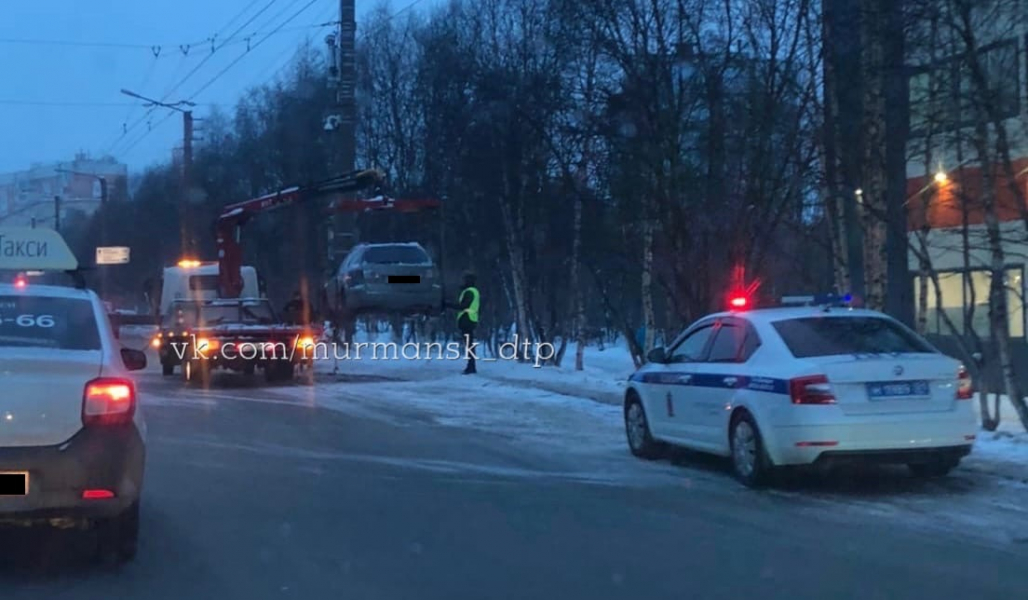 В Мурманске эвакуируют припаркованные автомобили Эвакуация