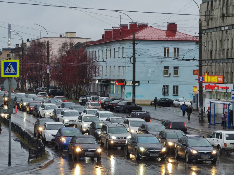 Десятки водителей остановили в Мурманске во время проверок Автомобили