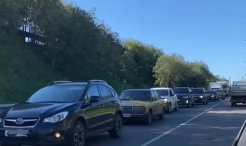 Водители встали в многокилометровой пробке в Мурманске Пробка