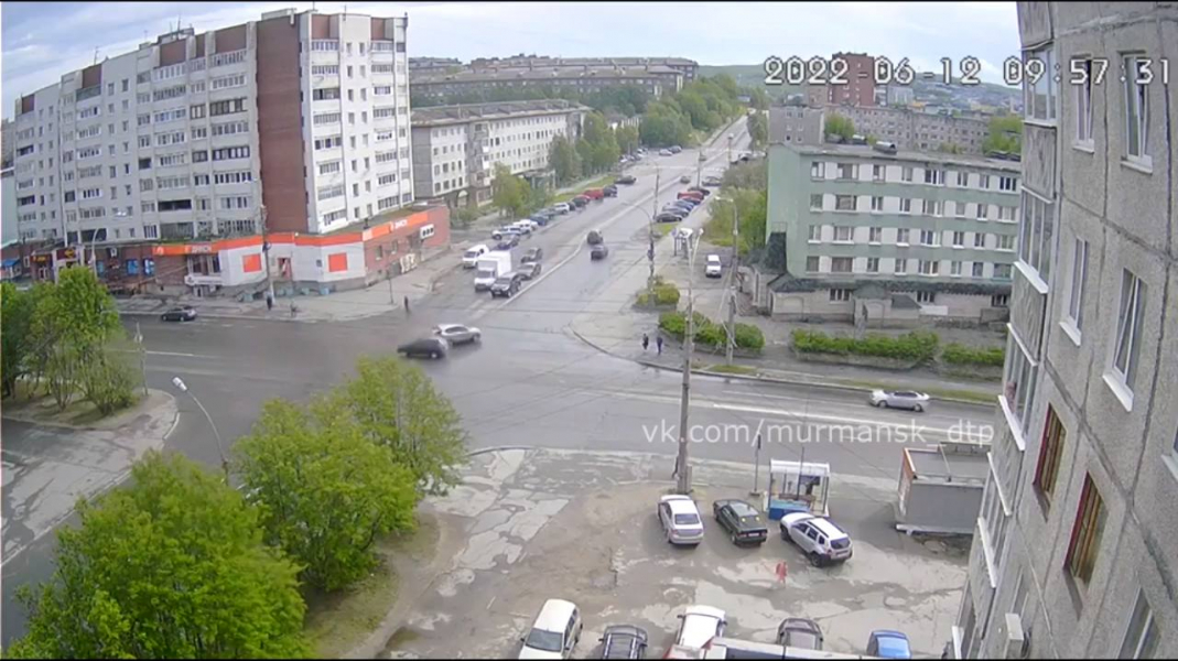 Момент аварии в Мурманске попал на видео Авария