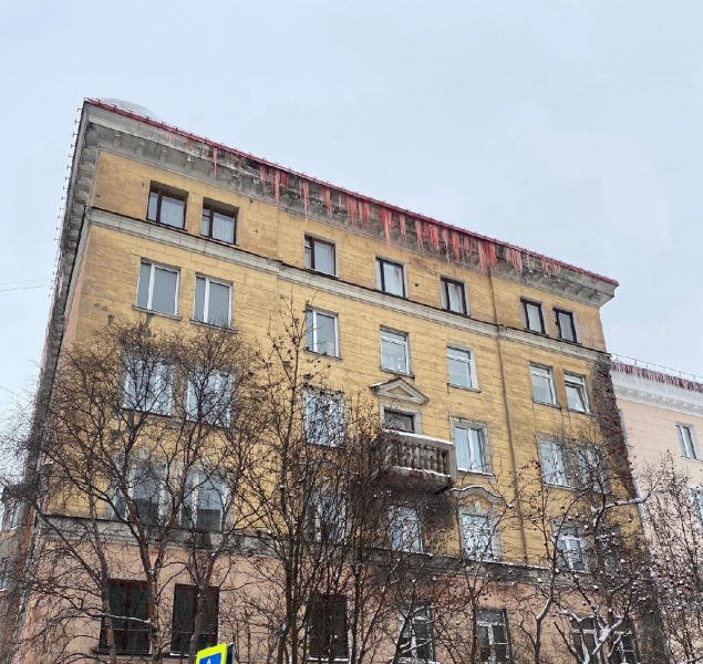 В Мурманске появились «кровавые» сосульки Сосульки