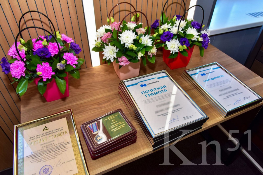 Не изменяя традициям: к профессиональному празднику в Кольской ГМК чествуют лучших работников