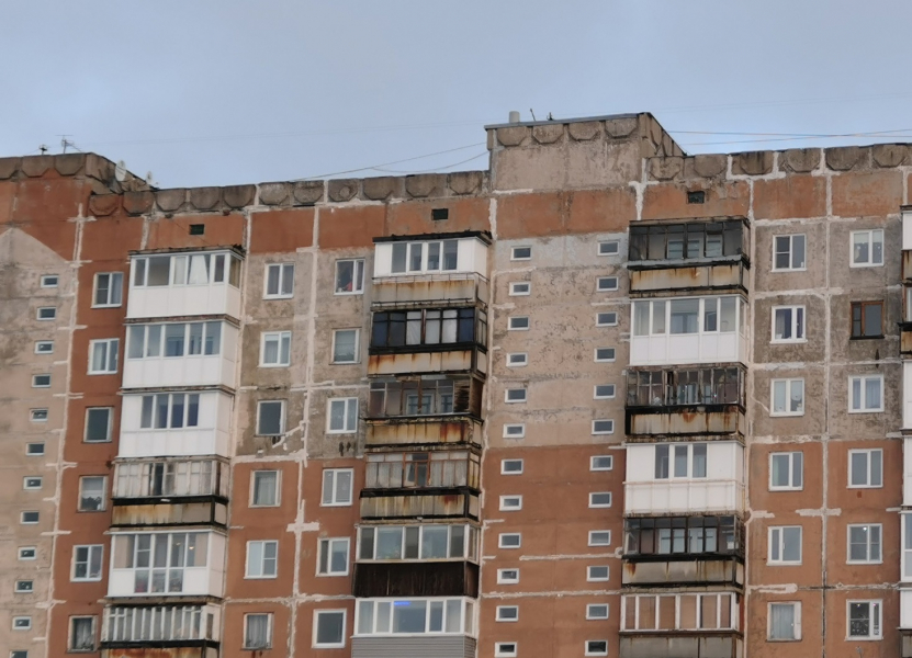 Сварщик заплатил 18 000 за ночь с девушкой в Мурманской области и нарвался на угрозы Дом