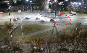 Протаранил 2 автомобиля и сбил ребенка. Подробности страшного ДТП в Мурманске ДТП