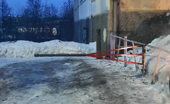 Война за парковочные места в Мурманске: соцсети возмущены Шлагбаум