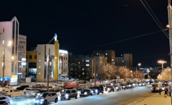 На перекрестке в Мурманске собралась пробка из-за аварии Пробка