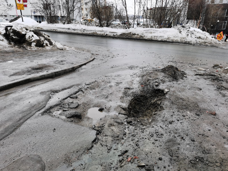 В мурманском дворе появилась опасная ловушка Яма