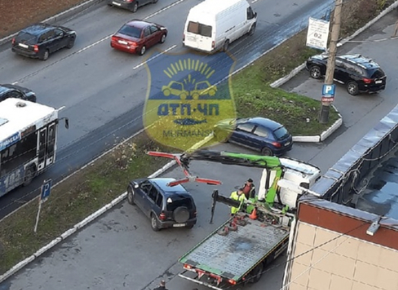 В Мурманске массово эвакуируют автомобили Эвакуация