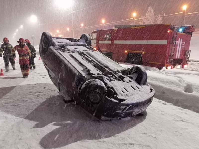 Два человека погибли в новогодние праздники в Мурманской области Авария