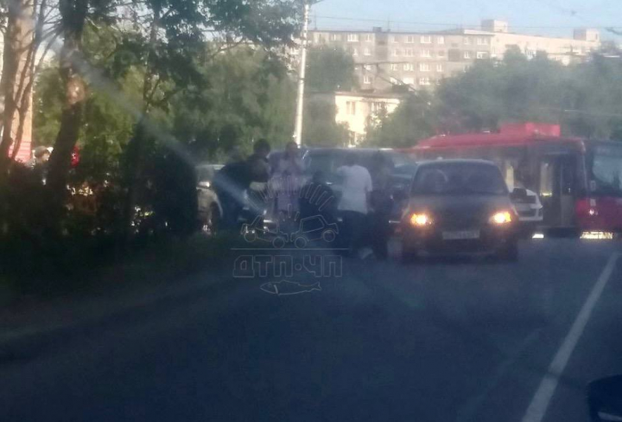 В Мурманске автомобиль сбил человека Мурманск