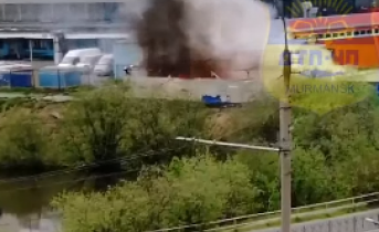 Стали известны подробности крупного пожара в районе Первомайского рынка в Мурманске Пожар