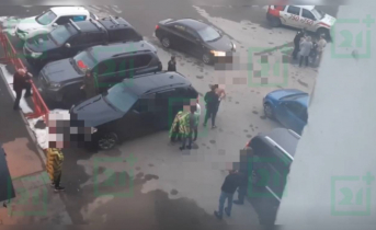 Пьяная драка напротив Бригантины в Мурманске Пьяная драка
