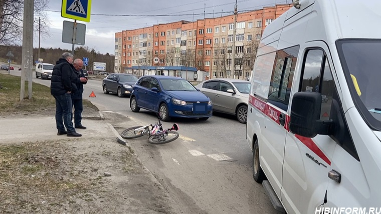 Девочку на велосипеде сбили на пешеходном переходе в Мурманской области Авария