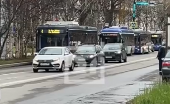 В Мурманске встали троллейбусы из-за повреждения кабелей Троллейбус