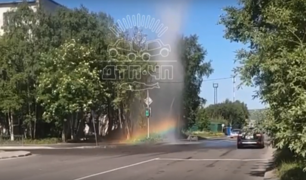 Фонтан с радугой Фонтан