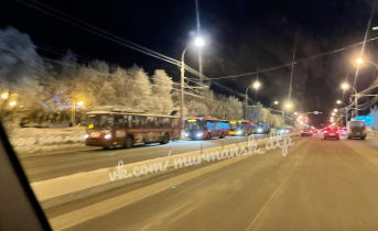Соцсети: в Мурманске встали троллейбусы Троллейбусы