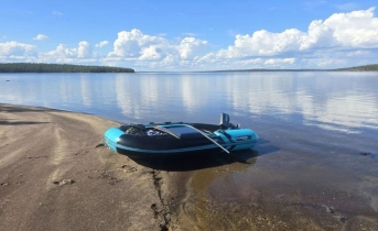 Два рыбака выпали из лодки в Мурманской области Водохранилище