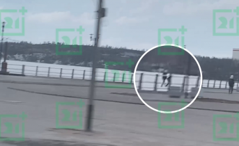 Опасное развлечение подростков попало на видео Опасное развлечение