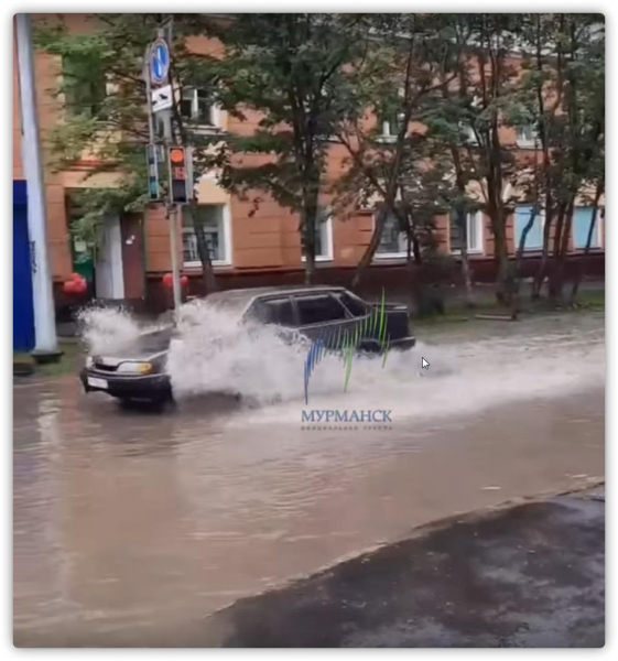 Машина пересекает реку
